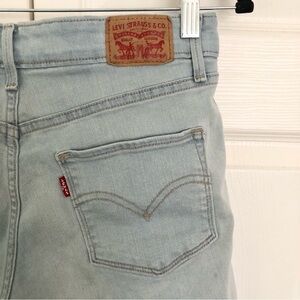 Levi’s Denim Light Wash Mid Length Raw Hem Shorts Size 27